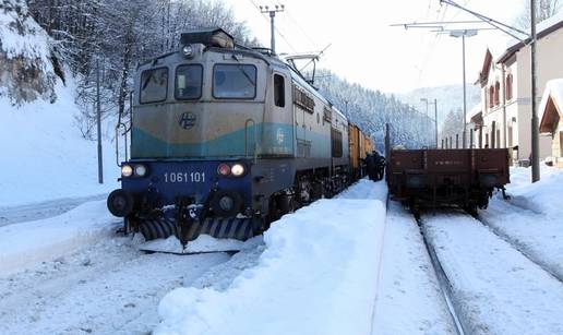 Zbog zaleđenih tračnica opet iskliznula dva vagona