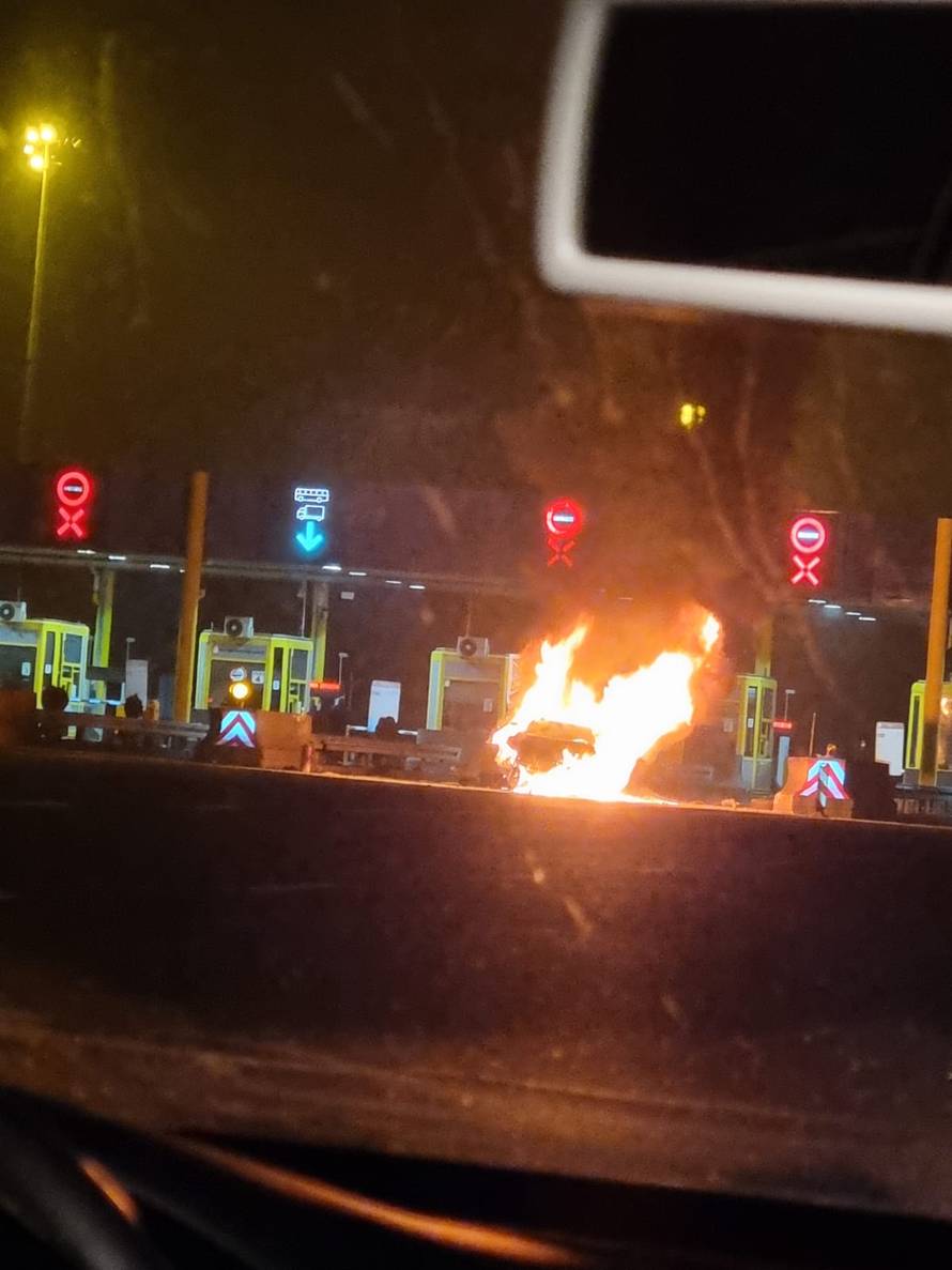 VIDEO Uznemirujuće: Zabio se u naplatne kod Sv. Helene  i umro