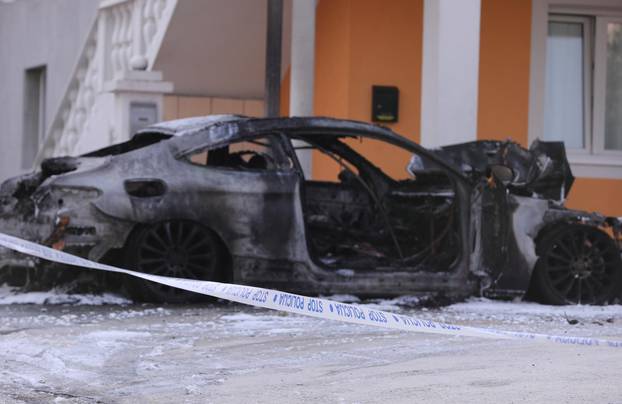 U Kaštelima kod Splita noćas potpuno izgorio automobil