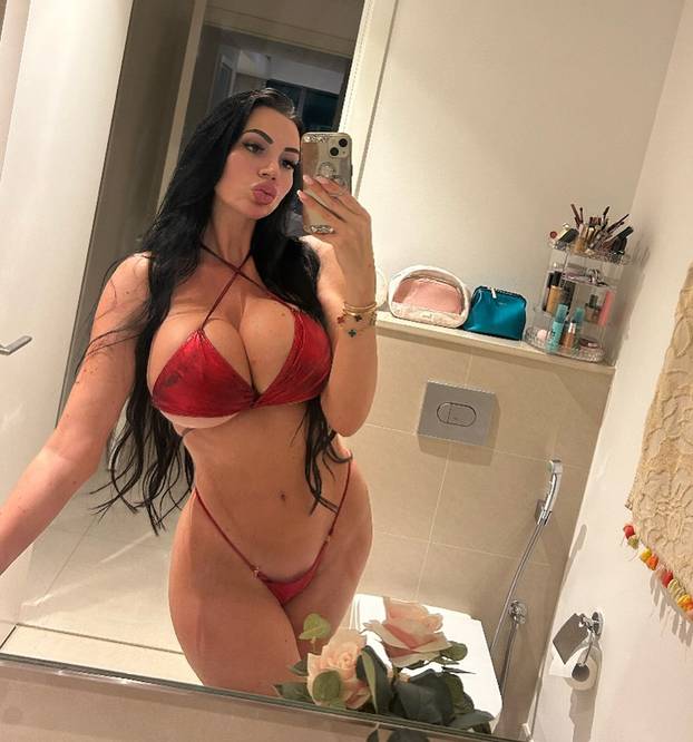 FOTO Bujna Njemica Yvonne: U moje grudi zure i muškarci i žene. One  su sjajna investicija!