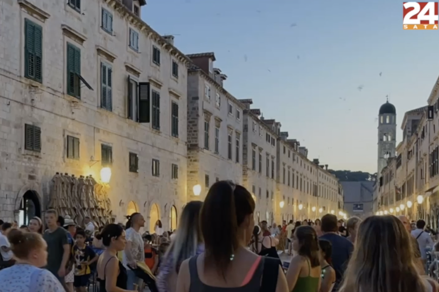Večernja šetnja Stradunom: Kao u špici sezone dubrovačke ulice već su prepune turista