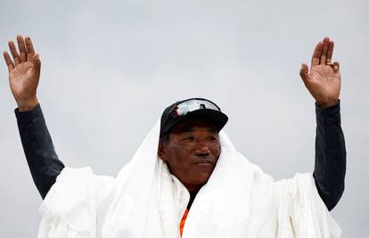 Ponovo oborio vlastiti rekord: Nepalski šerpa Kami Rita popeo se po 31. put na krov svijeta