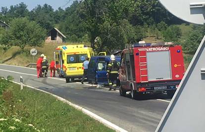 U teškoj nesreći  pokraj Slunja jedan mrtav, više ozlijeđenih