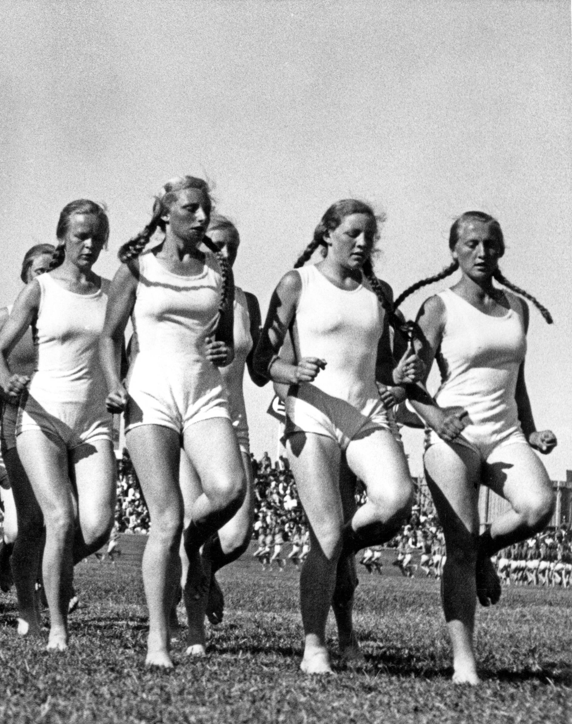 Frauen beim joggen, Sport, Leichtathletik, 1940er Jahre, genauer Ort unbekannt, Deutschland