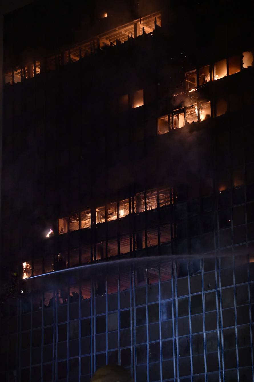 Zagreb: Pozar u Vjesnikovom neboderu