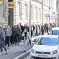VIDEO Dosad neviđene gužve na biralištima, u Varšavskoj ulici se u koloni čekalo i do pola sata