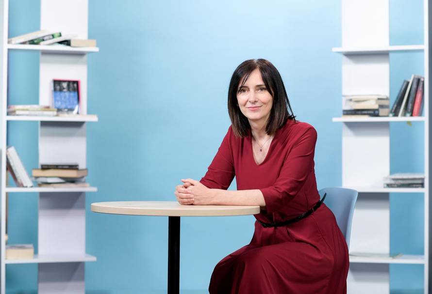 'Iduća školska godina bi mogla biti pola-pola:  I uživo i online'