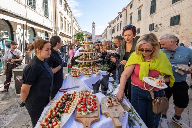 Dubrovnik: Tradicionalna Dubrovačka trpeza na Stradunu 