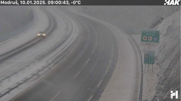 FOTO Snijeg pada diljem zemlje, evo kakvo je stanje na cestama