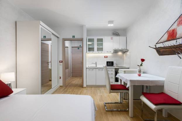 FOTO Netko u Splitu prodaje ova 23 kvadrata za 195.000 eura! A što kažete na ukrašene zidove?