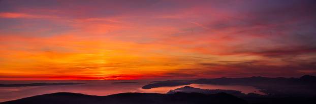 Pogled sa Zvjezdanog sela Mosor na prekrasan zalazak sunca