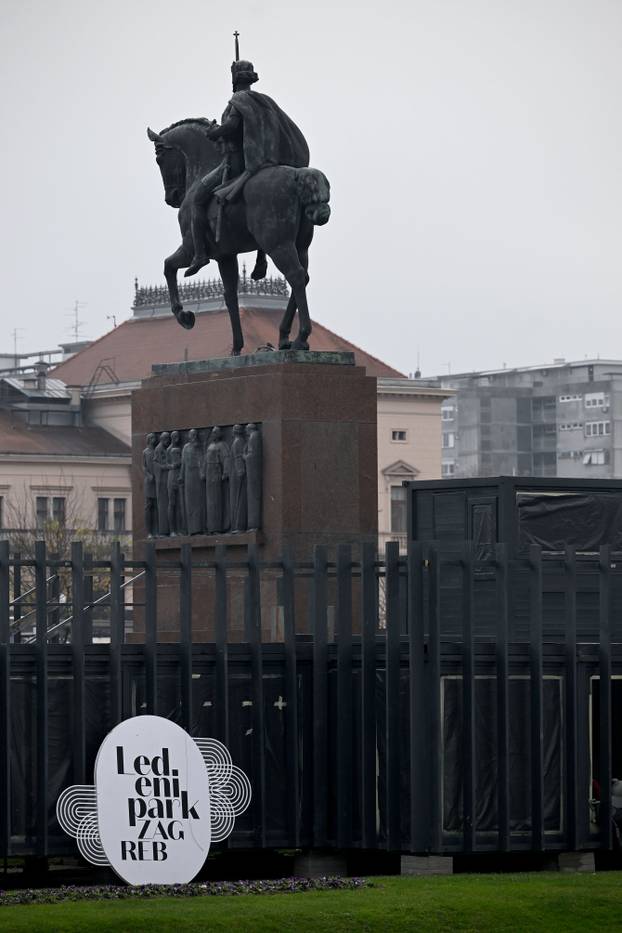 Zagreb: Priprema se ledeni park na Zrinjevcu i postavljaju se adventske kućice