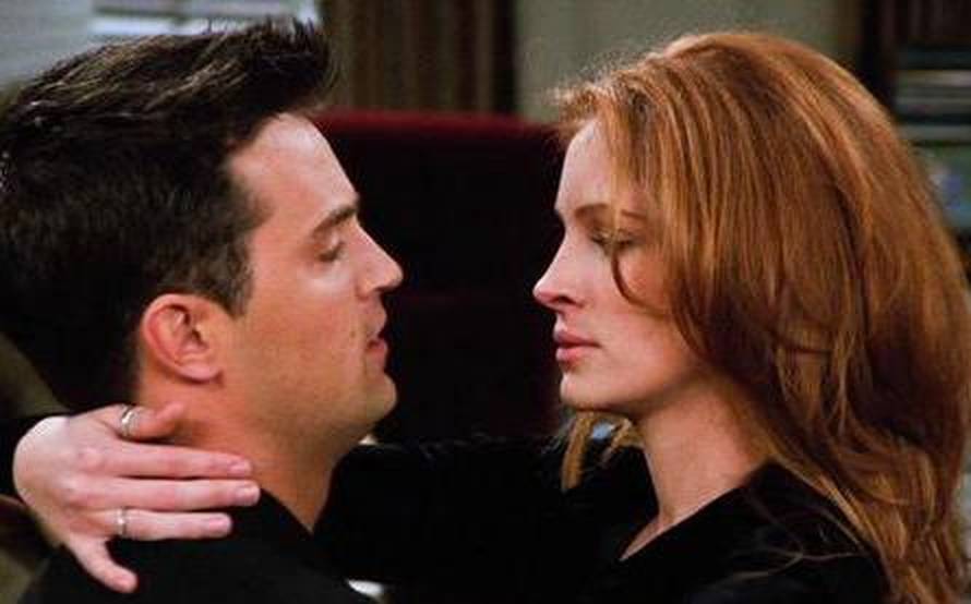 USA.  Matthew Perry and Julia Roberts  in a scene from (C)NBC TV series: Friends (1994C2004) ( Season 2 , episode 13 - The One After the Superbowl: Part 2 ).Ref: LMK110-J7152-280521Supplied by LMKMEDIA. Editorial Only.Landmark Media is not the copyrigh