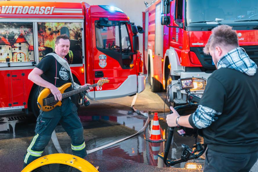 Mejaši postali vatrogasci na jedan dan zbog nove pjesme