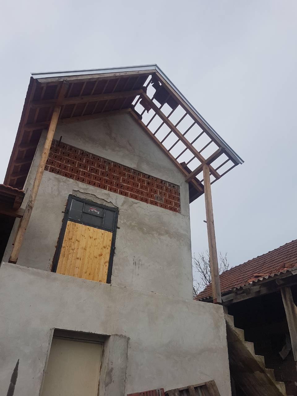 Tragedija kraj Fužina: Popravljao krov i poginuo