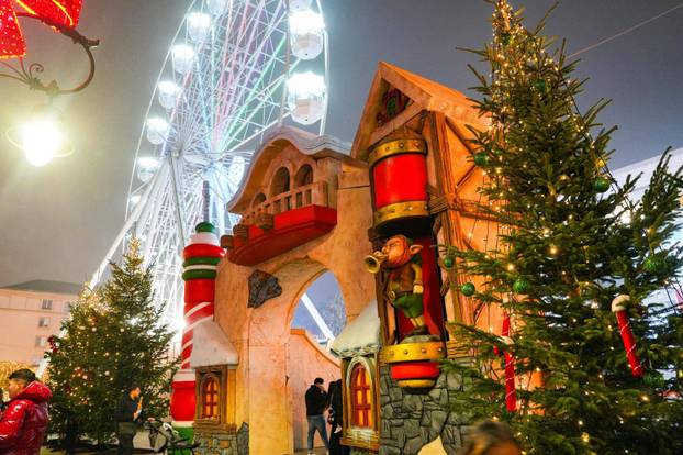 FOTO Najbolji i najraskošniji u Europi! Pogledajte kako izgleda čarobni Advent u Rumunjskoj