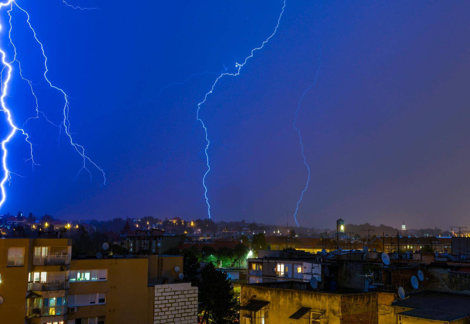 'Oprez, stižu jaka nevremena s grmljavinom, osobito popodne'