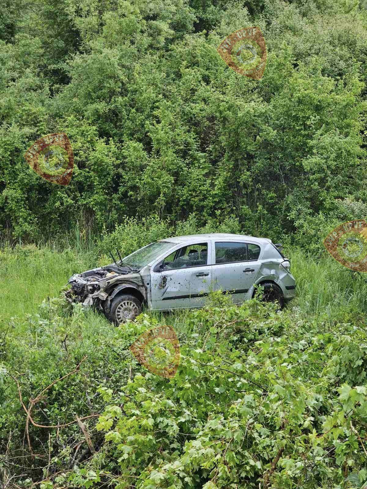 Automobil sletio s ceste kod Umaga: Dvoje ljudi ozlijeđeno