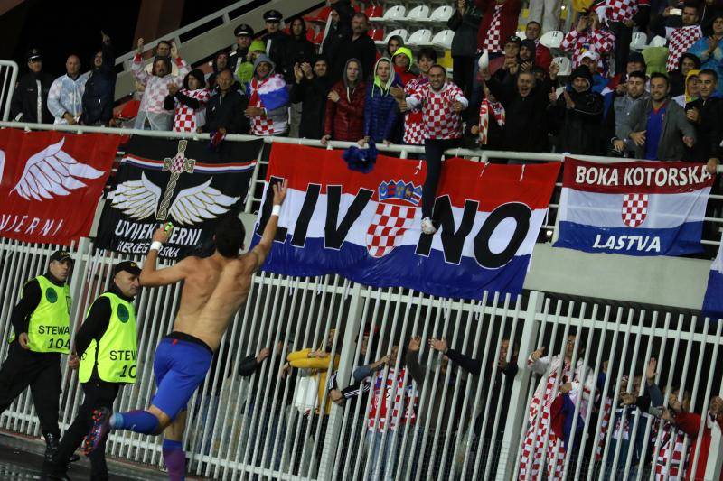 Perišić slavio u gaćama ispred tribine s hrvatskim navijačima