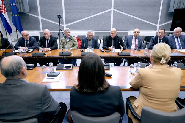 Zagreb: Održan okrugli stol "Vukovar, mjesto posebnog pijeteta - moj izbor i u dobru i u zlu"