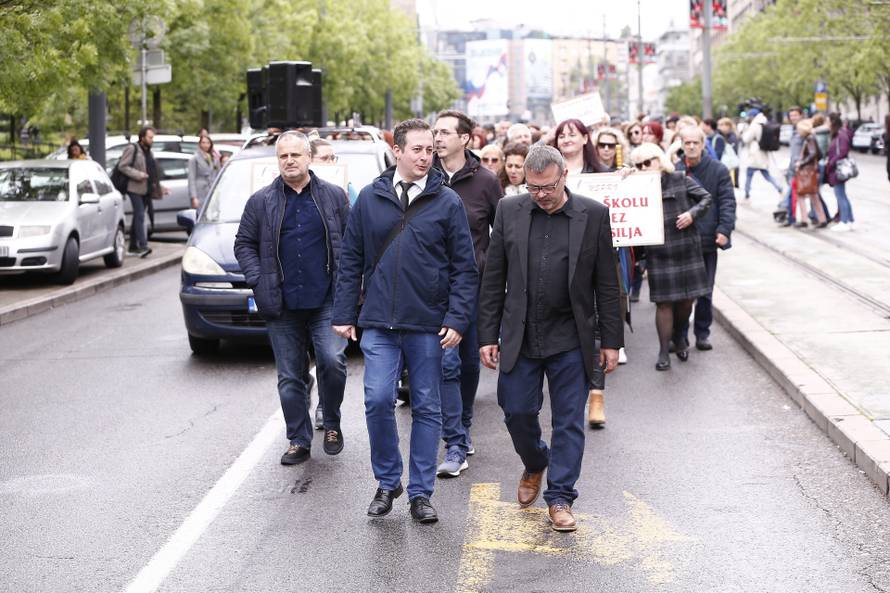 Beograd: Prosvjed prosvjetnih radnika pod nazivom "Zaustavite nasilje"