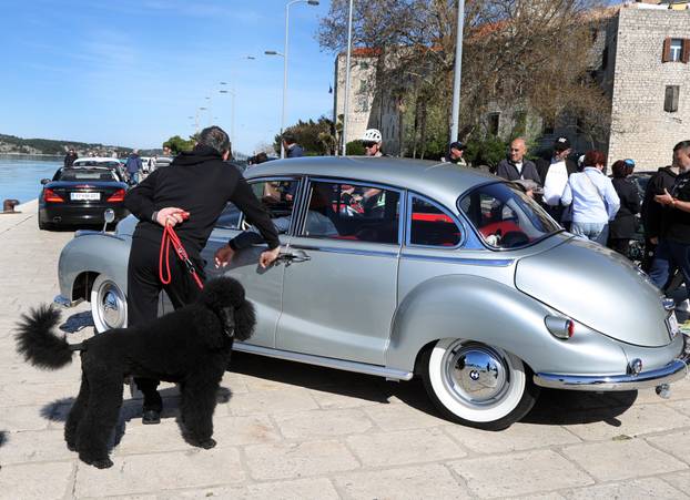 Šibenik: Uskršnji Oldtimer Promo Tour na šibenskoj rivi 