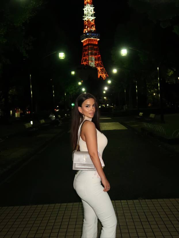 FOTO 'Mostarska Kardashianka' u haljini koja spaja Hrvatsku i BiH: 'Dvije nacije, jedna ljubav'