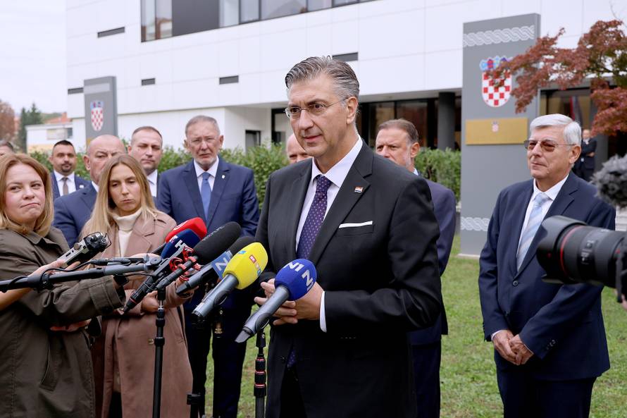 Zagreb: Povodom obljetnice pogibije general-bojnika Blage Zadre položeni vijenci kod biste u Saboru