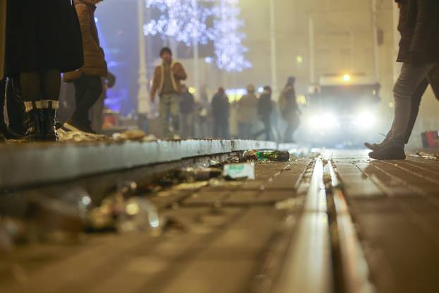 Zagreb: Nakon proslave Nove godine ostala je velika količina otpada