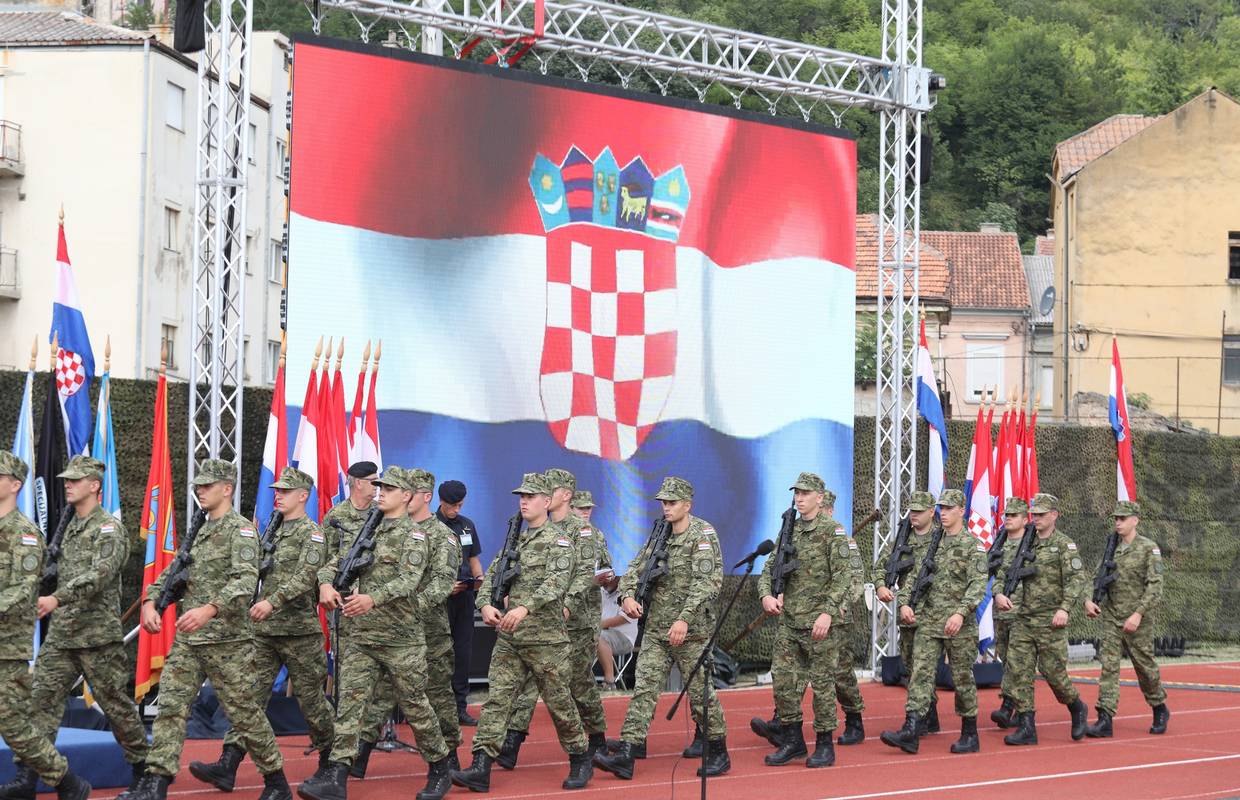 Svađe i podvale, provokacije i bojkoti: Kome je više potrebna ovakva proslava Oluje u Kninu?
