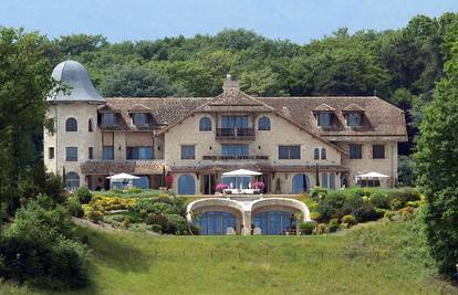 Strava u Schumacherovoj vili: Australskog vozača optužili da je silovao medicinsku sestru!