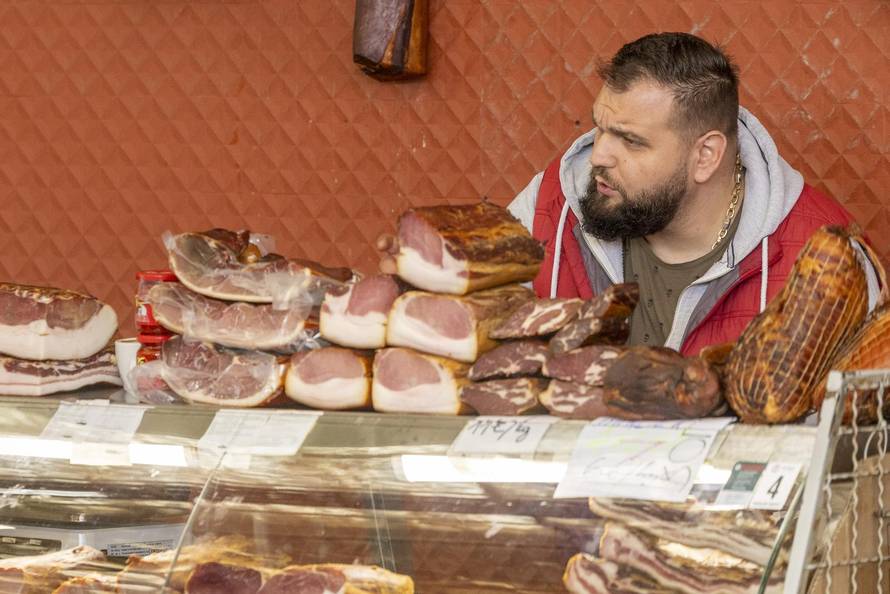 Osijek: Pripreme za blagadane na tržnici 