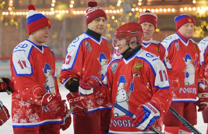Gledajte kako Putin igra hokej: Nitko ga ne smije ni taknuti...