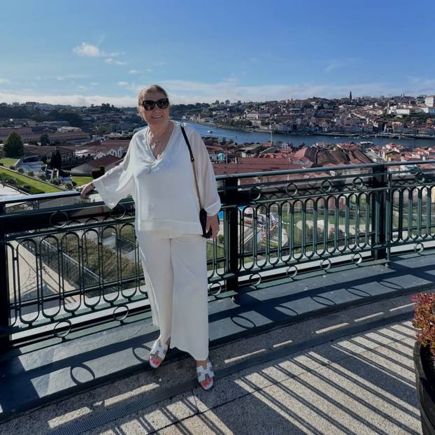 FOTO Mama Cristiana Ronalda nosi komplet od samo 17,99 €