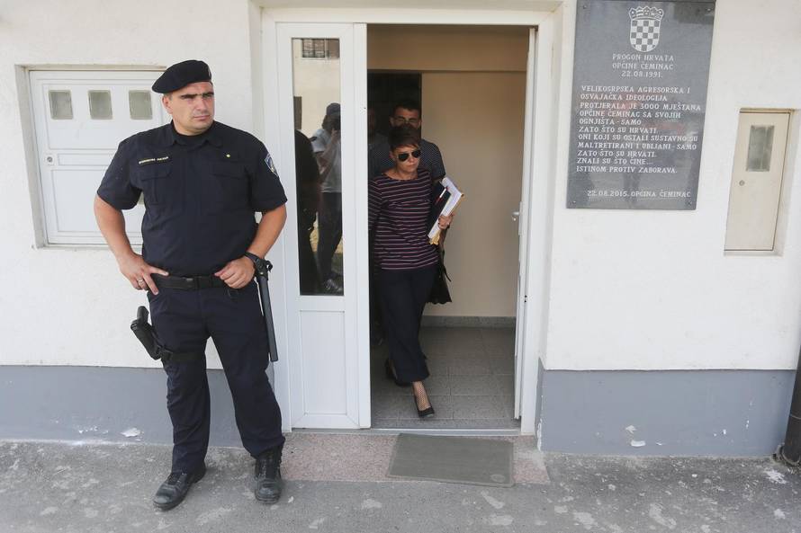 Pretres opÄinske zgrade u Äemincu povodom prijava protiv naÄelnika opÄine