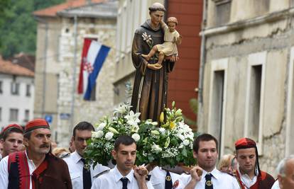 'Čime je osvojio ljude? E, da im nije pomogao, ne bi mu hrlili...'