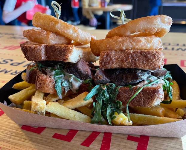 FOTO Biste li to probali? Evo što jedu na stadionima po svijetu