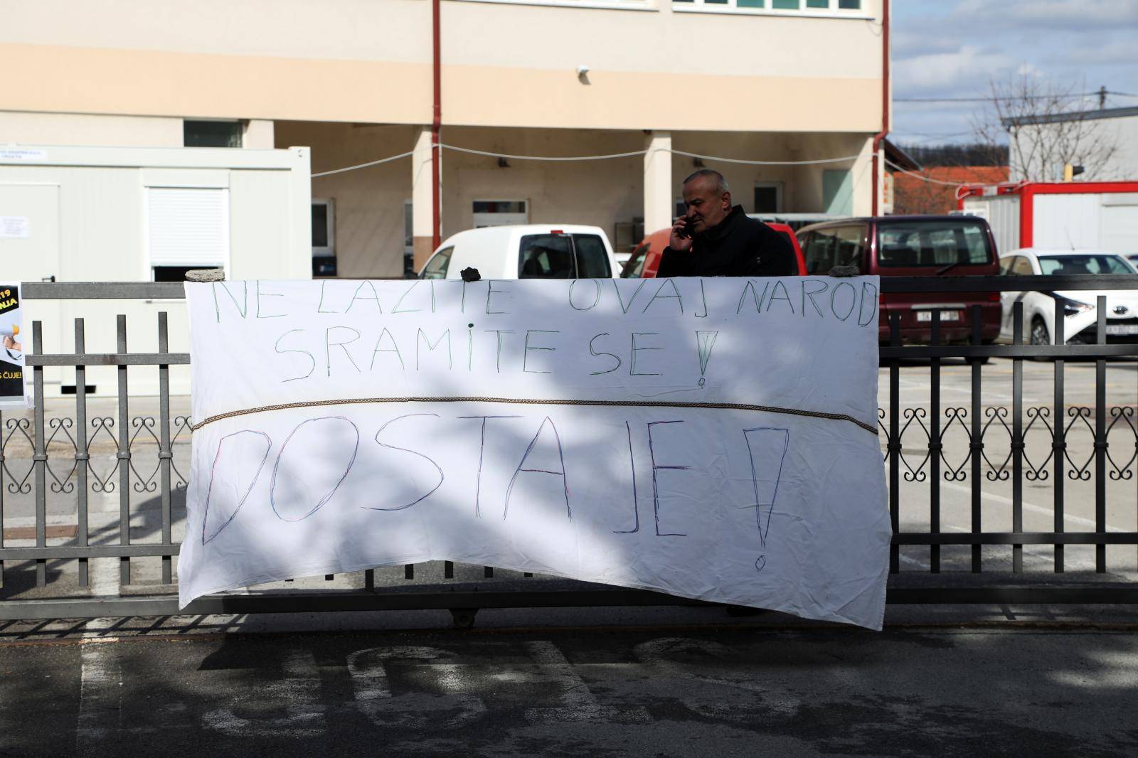 Građani Petrinje prosvjeduju zbog spore obnove grada nakon potresa