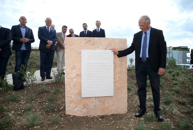 Split: Otkrivena spomen ploča u povodu 30. obljetnice otvaranja helidroma KBC Split