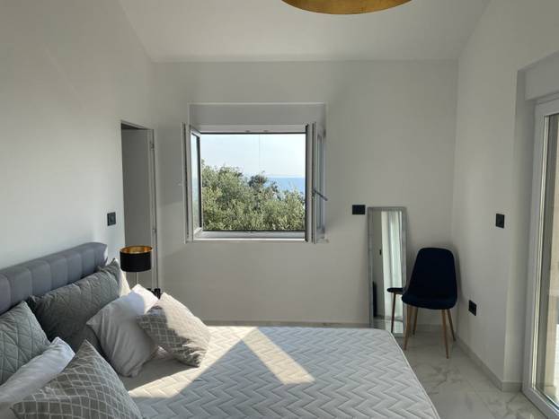 Prodaje se vila u Lunu s velikim bazenom: Cijena? Ma sitnica...