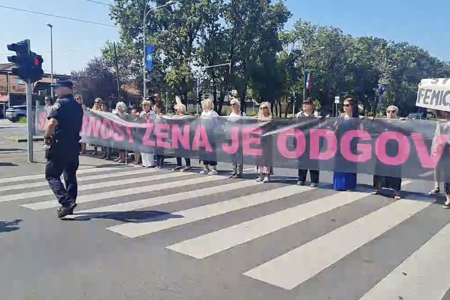 VIDEO Ženske udruge blokirale promet u Zagrebu: Sigurnost žena je odgovornost države!