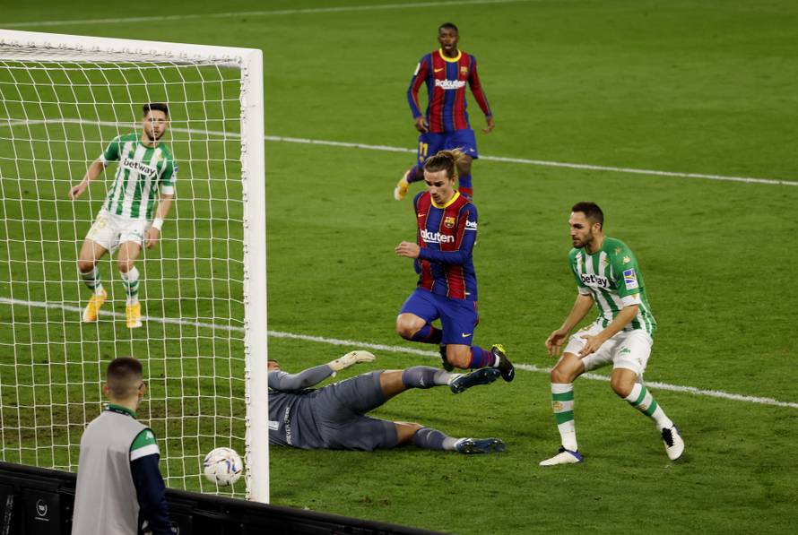 La Liga Santander - Real Betis v FC Barcelona