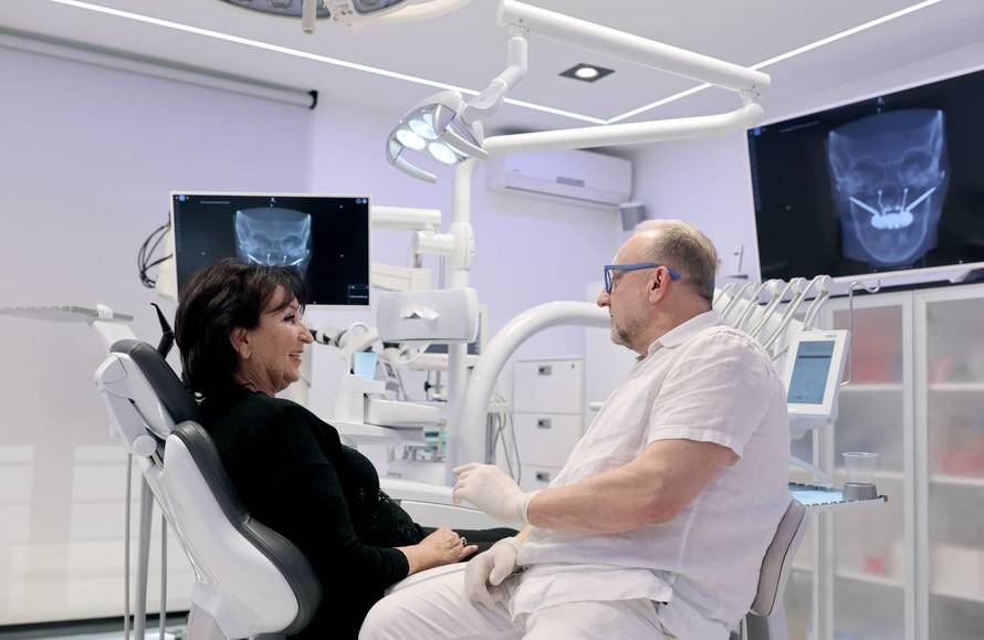 Kako suvremena implantologija rješava bezubost uz manji stres