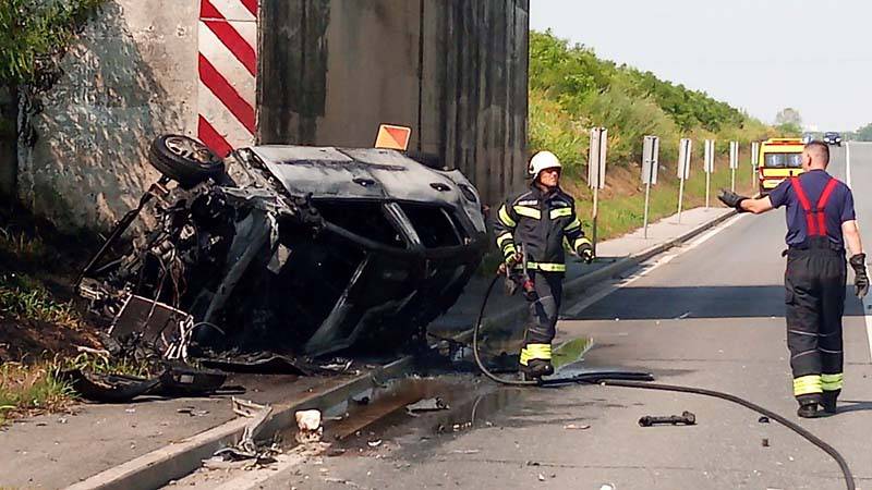 'Bio je sav u plamenu': Zapalio se auto na cesti kraj Osijeka...