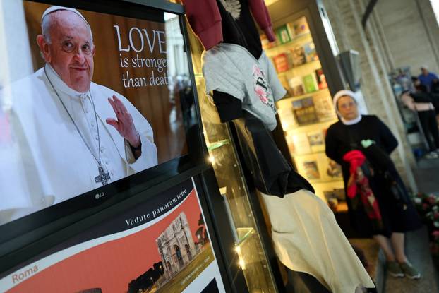 Pope Francis lies in state in St. Peter's Basilica at the Vatican