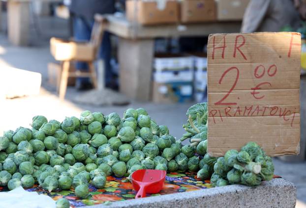Šibenik: Ponuda vo?a i povr?a na tržnici