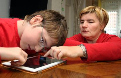 Nadica paraliziranom sinu (12) izrađuje aplikacije za učenje