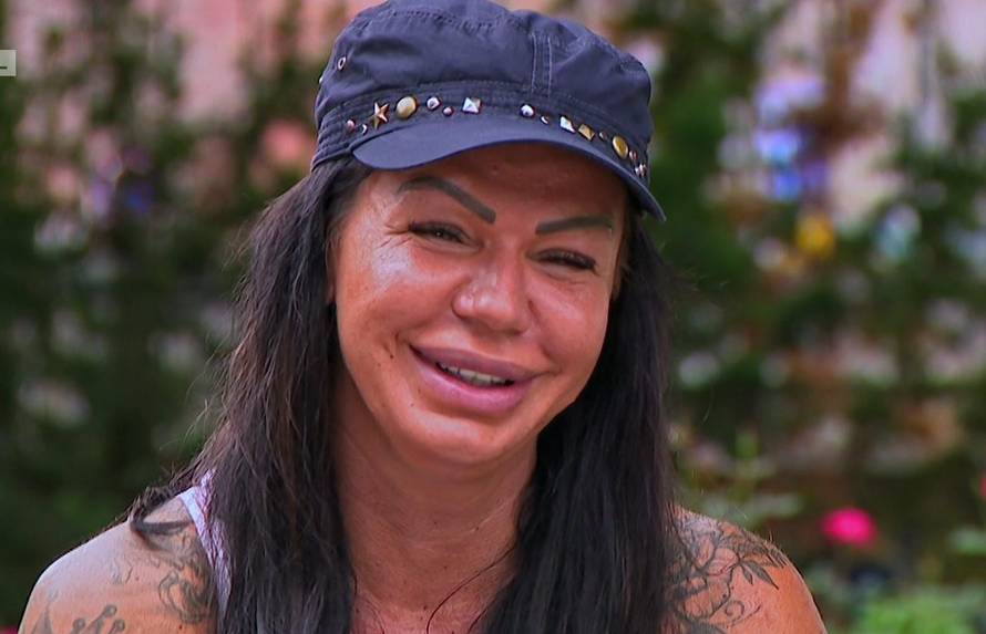 Dragana: Ušla sam u sobu, a on je ležao tamo otkopčanog šlica! Suzana: Ma bilo mu je vruće...