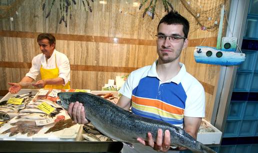 Masterchef Šime Sušić obilazi otoke kajakom i kuha hrvatsko