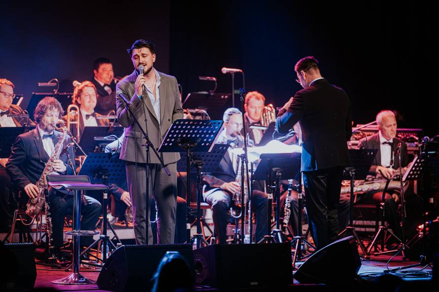 Najveći hitovi Zagrebačkog festivala ispunili su jučer prepunu Tvornicu kulture